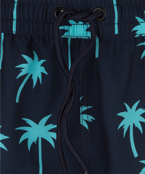 Szorty kąpielowe w ciemnym, granatowym kolorze pokryte są wzorami w turkusowe palmy #2