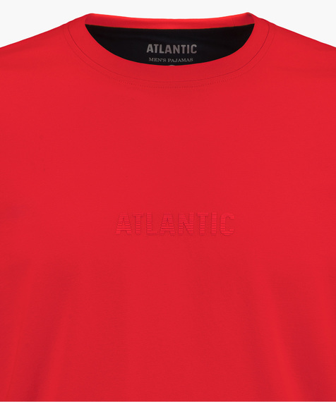 W skład piżamy wchodzą dwie części: czarne spodenki długości do kolan oraz koszulka w kolorze intensywnie czerwonym Atlantic #2
