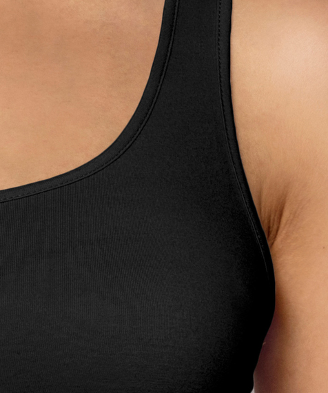Przylegająca do ciała damska koszulka wykonana jest z miękkiej w dotyku bawełny połączonej z elastanem, która dodatkowo jest też bardzo wytrzymała i odporna na mechaniczne działanie #2