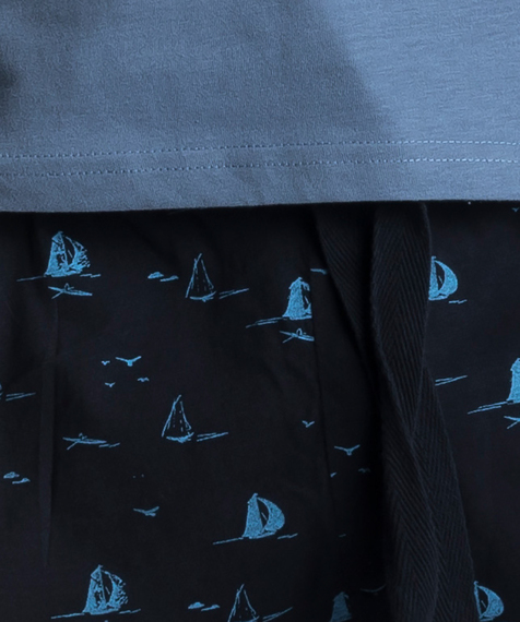 W skład piżamy męskiej wchodzą dwie części: krótkie spodenki oraz koszulka z krótkimi rękawami #2
