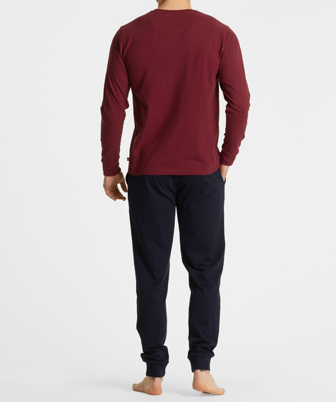 Piżama męska, to zestaw: koszulka z długim rękawem w kolorze czerwonego wina oraz długie, granatowe spodnie #2