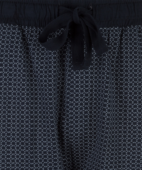 Piżama męska składa się ze spodenek długości do kolan oraz koszulki z krótkim rękawem #3